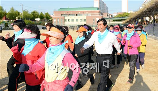 [포토]광주 남구, 3·3·5·5 워킹 봉선클럽 발대식 