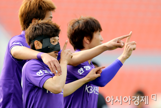 [포토] 선제골 김원민 '모두 쉿!'