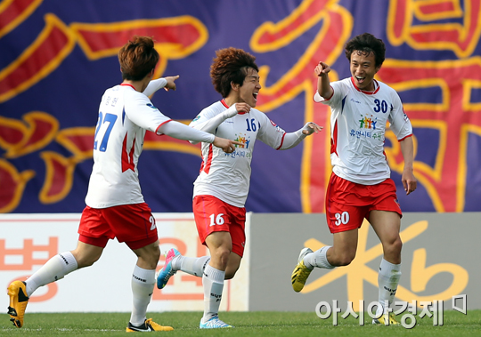 [포토] 동점골 임성택 '승부는 원점이다!'