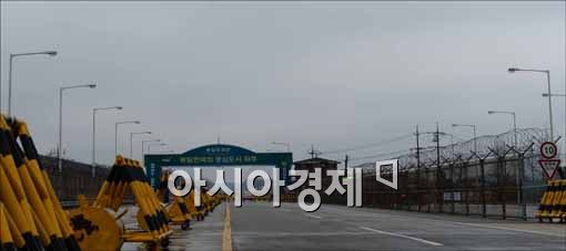 [포토]먹구름 낀 통일대교