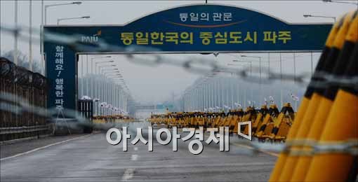 [포토]쇠사슬 처진 통일대교, 한산함 속으로....