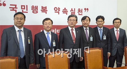 [포토]새누리당 찾아간 경제5단체 부회장