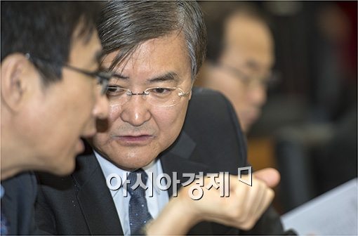 [포토]심각한 서승환 국토부 장관