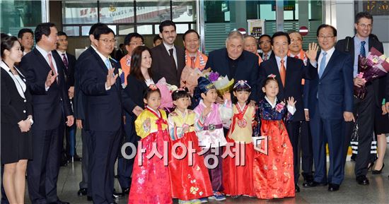 [포토]국제수영연맹(FINA) 실사단 환영