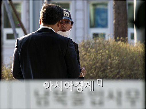 [포토]초조한 개성공단입주기업 관계자들