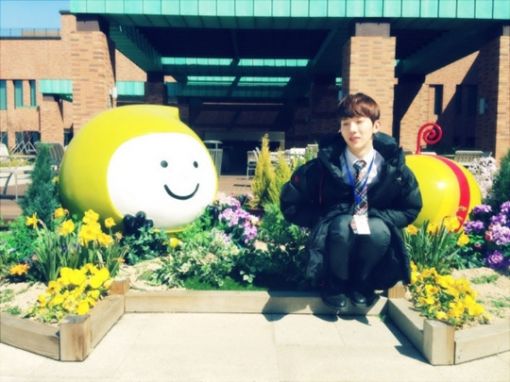 조권 광합성, 봄 햇살 받으며 찰칵…"표정 귀요미"