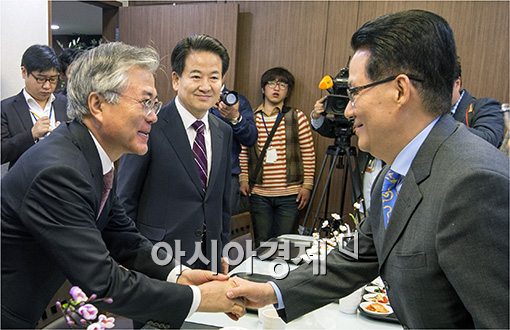 [포토]남북현안관련 회의에 참석한 문재인