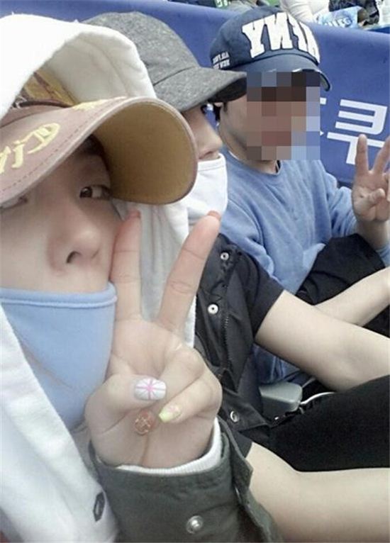 에일리 해명, DMTN 사이먼과 "친한 선후배 사이"