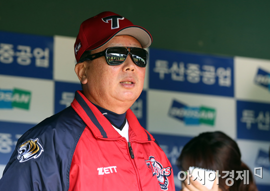 [포토] 취재진과 인터뷰하는 선동열 감독