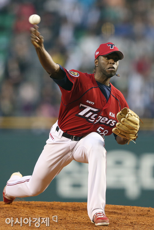 [포토] 역투하는 KIA 선발투수 소사