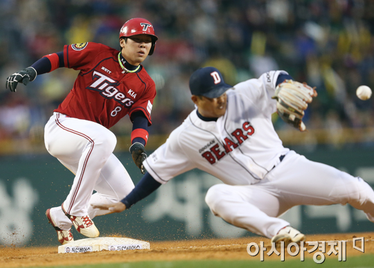 [포토] 안치홍 '기회가 왔다'