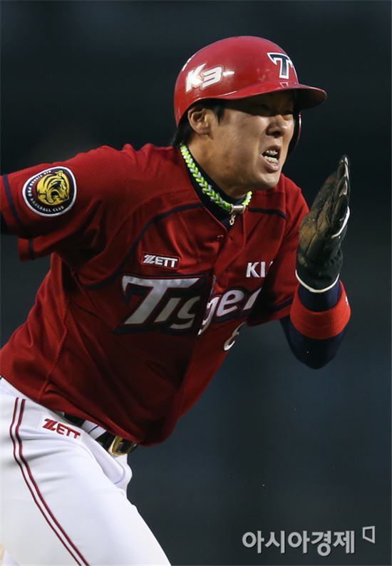 [포토] 안치홍 '달려라 홈까지'