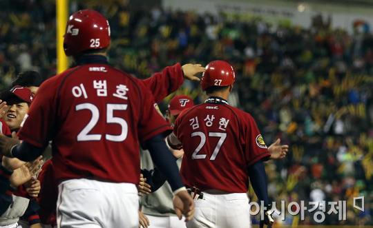 [포토] 김상현 '투런홈런으로 차이 벌리자'