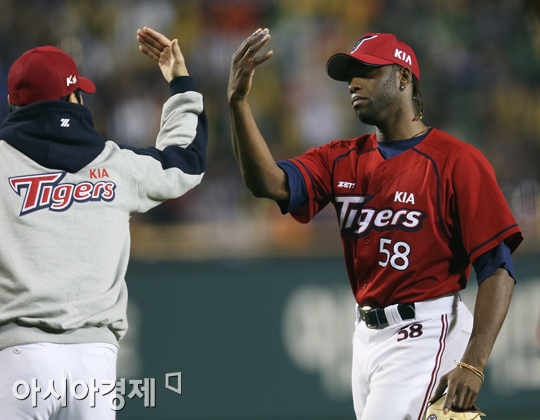[포토] 소사 '오늘 많이 던졌네'