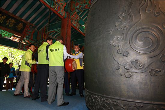 지난해 전국 자원봉사 대축제 때 보신각 타종 모습 