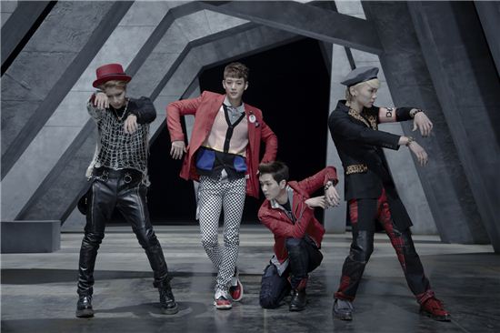 샤이니, 돌풍은 멈추지 않았다… 음반 차트 '정상' 등극