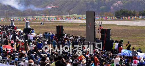 [포토]멋진 비행 선보이는 제트기