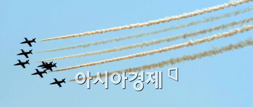 [포토]2013 경기안산항공전, 브라이틀링 제트팀의 편대 비행