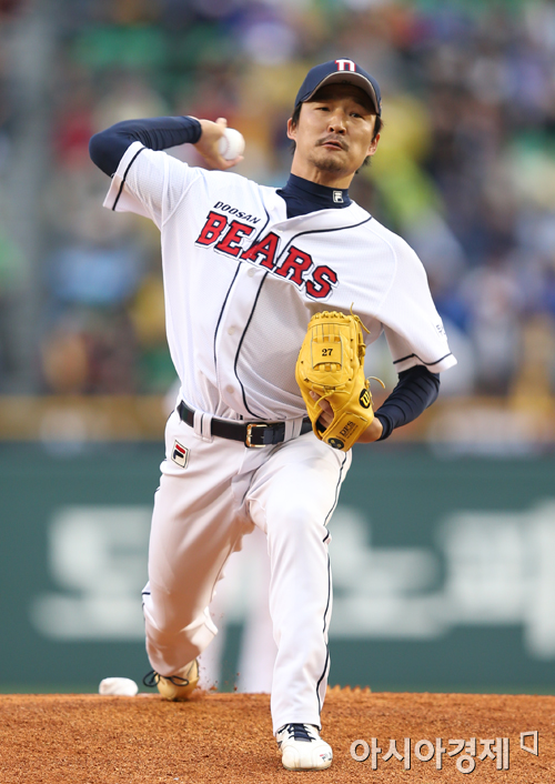 [포토] 역투하는 김상현 '호랑이 잡으러 왔다'