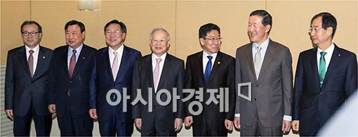 [포토]경제5단체장 만나는 윤상직 산업부 장관