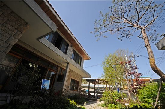 [서울스토리]남현동 '미당 집'..시인에게 드리운 자취와 그늘