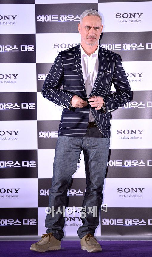 [포토]포즈 취하는 롤랜드 에머리히