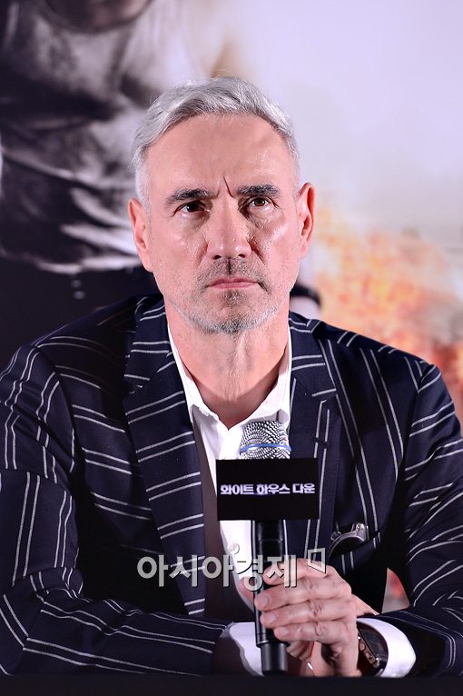 롤랜드 에머리히 감독 "미국 선호 이유? 돈 많이 주니까"