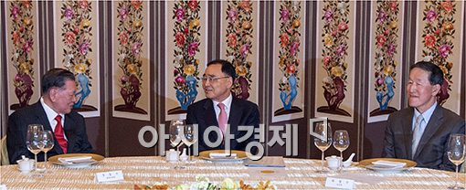 [포토]재계 총수 만나는 정홍원 국무총리