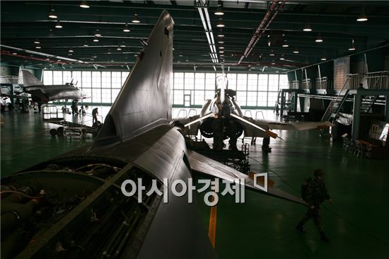 창공 누비는 공군조종사가 되려면