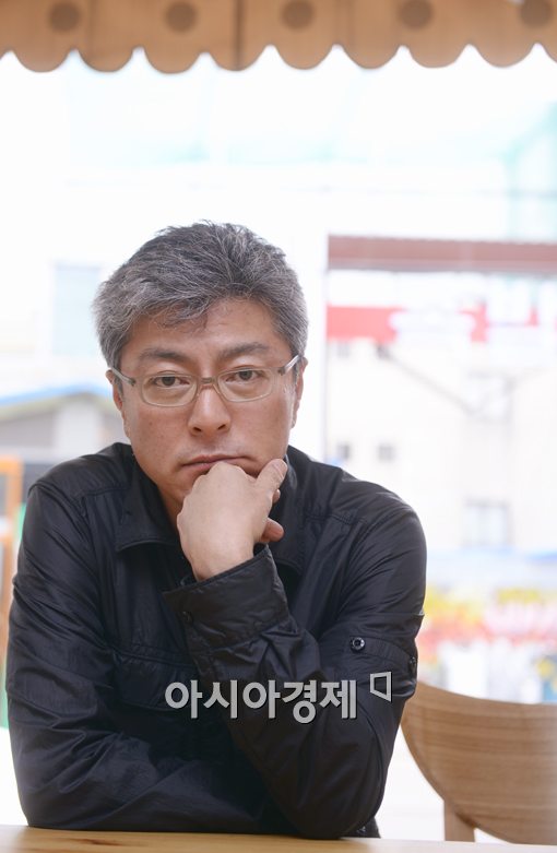 '고령화가족' 송해성 감독 “세상, 충분히 살 만한 가치 있더라”(인터뷰)