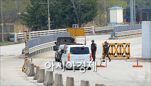 [포토]북으로 향하는 현금 수송차량