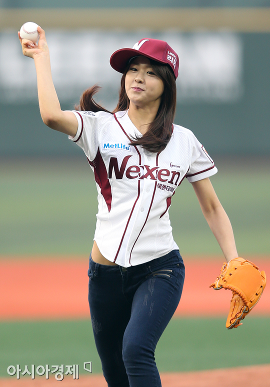 [포토] 시구하는 AOA 설현