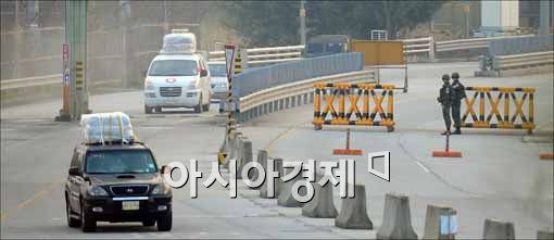 [포토]들어서는 마지막 공단 차량들