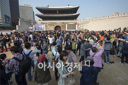 [포토]다시 국민의 품으로 돌아온 국보1호 숭례문