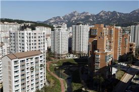 서울시와 SH공사는 상반기 내 ‘2013년 SH공사 임대주택관리 주거만족도 조사’에 착수, 서비스 개선에 나서기로 했다. / 