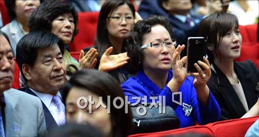 [포토]사진 찍는 신임검사 가족들