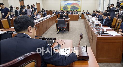 [포토]'프랜차이즈법' 등 경제민주화법 정무위 통과