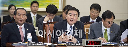 [포토]답변하는 신제윤 금융위원장