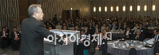 [포토]조찬 강연하는 이석채 KT 회장