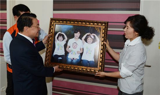 광주 서구, 희망플러스 가정에 가족사진 무료 촬영