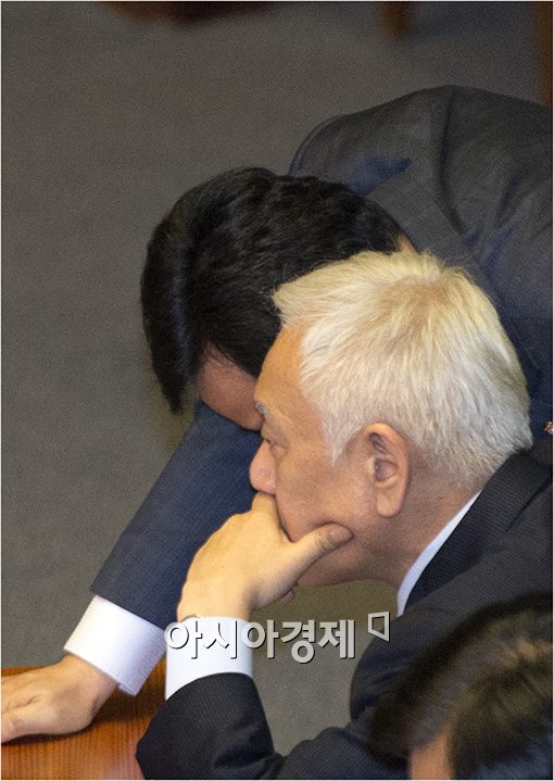 [포토]심각한 표정의 김한길 민주당 대표