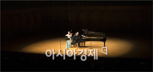 [포토]바이올린 거장 정경화 독주회