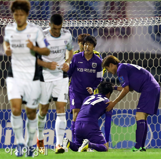 [포토] 동점골에 좌절하는 안양 선수들 '조금만 더 버텼더라면'