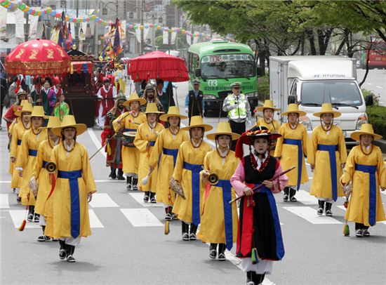 세계가 성북동으로! 성북동이 세계로!