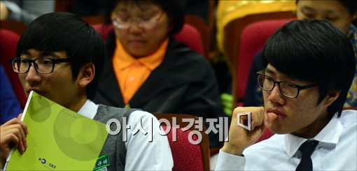 [포토]진지하게.....