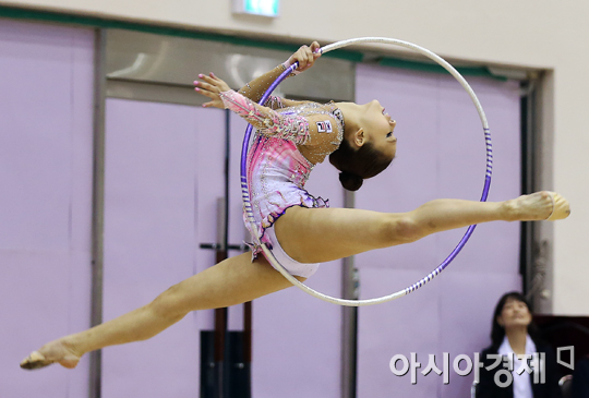 손연재, 아시아선수권 중간 순위 1위…첫 18점 돌파