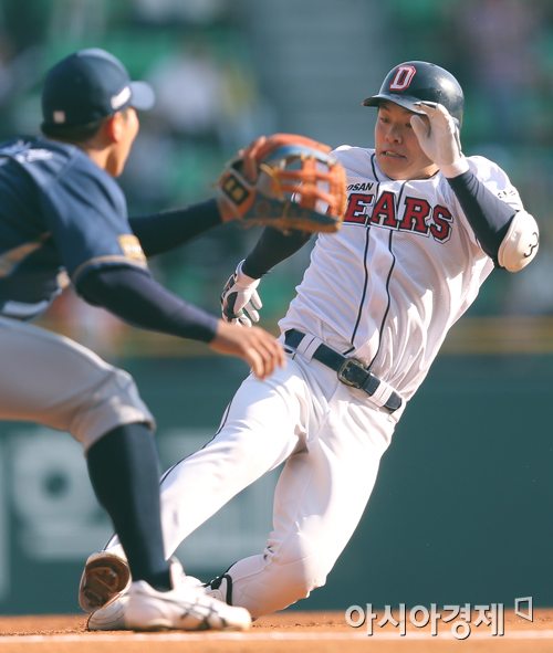 [포토] 민병헌 '공보다 먼저!'