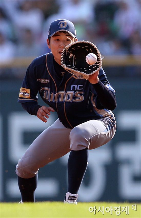 [포토] 최재원 '글러브에 쏙'