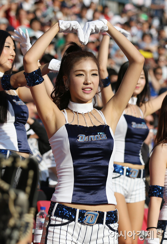 [포토] 치어리더 김연정 '사랑스런 하트'