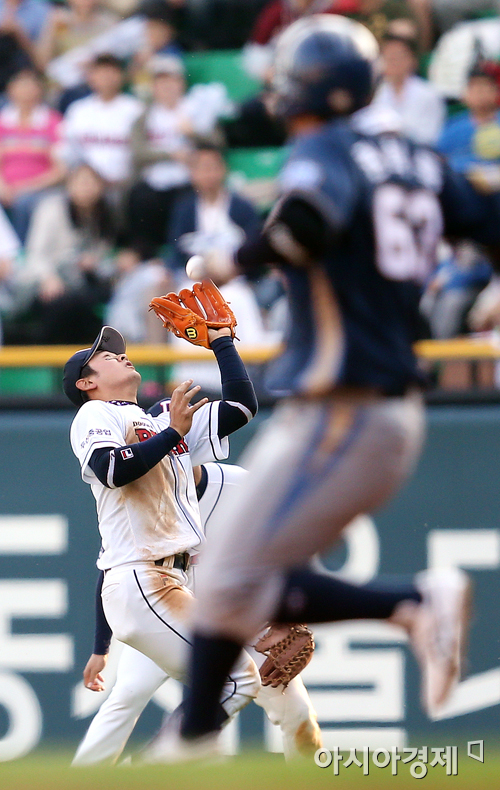 [포토] 손시헌 '글러브에 쏙~'